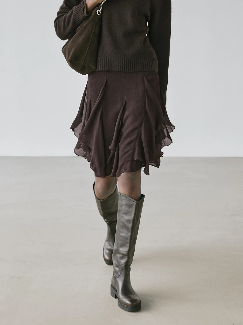 Asymmetric skirt with ruffles