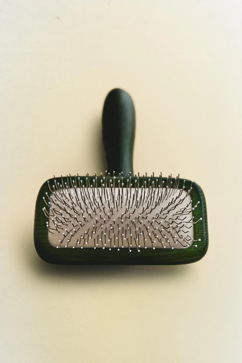 CURVED BRISTLE PET BRUSH