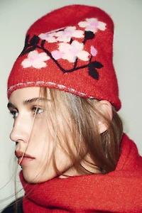 CONTRAST FLOWERS BEANIE