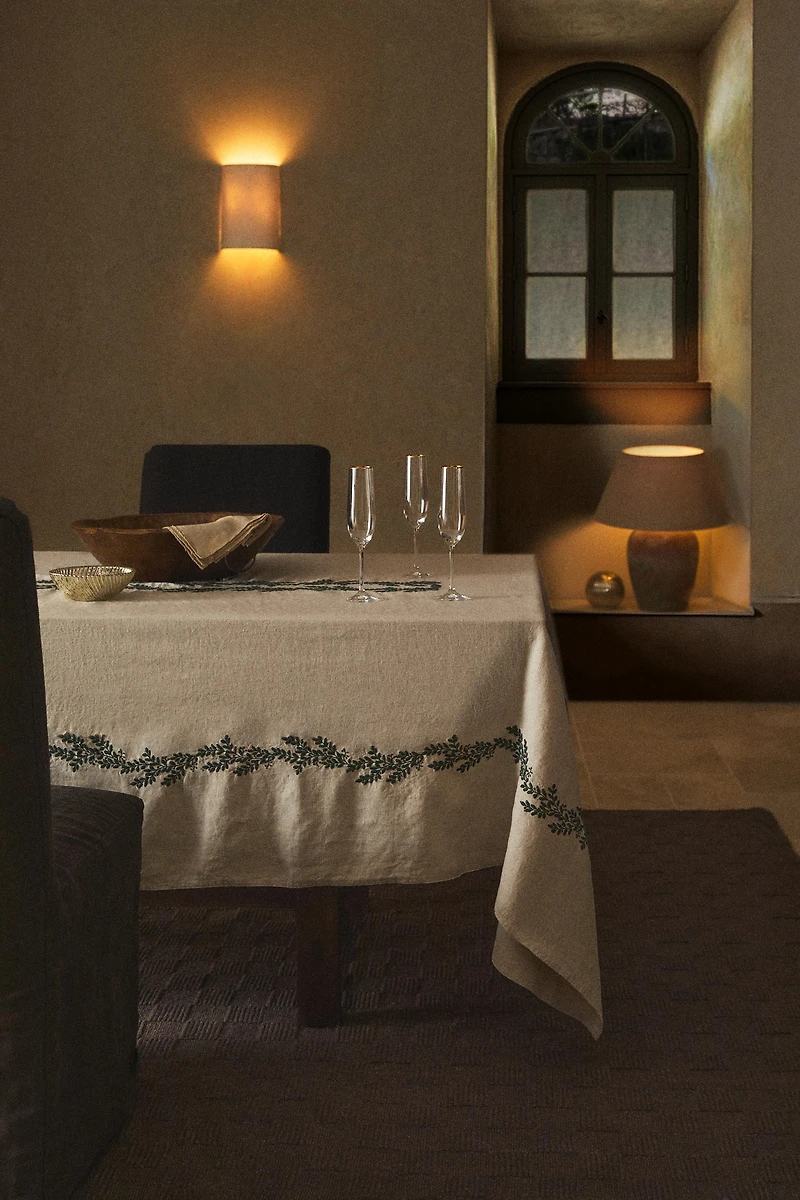 LINEN TABLECLOTH WITH GREEN LEAVES CHRISTMAS