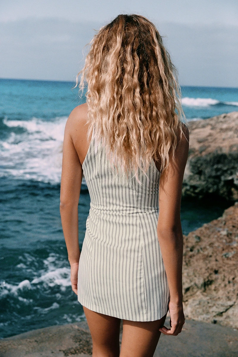 ROBE COURTE RAYÉE À BOUTONS