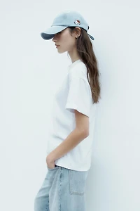 CASQUETTE EN DENIM HELLO KITTY © 2025 SANRIO