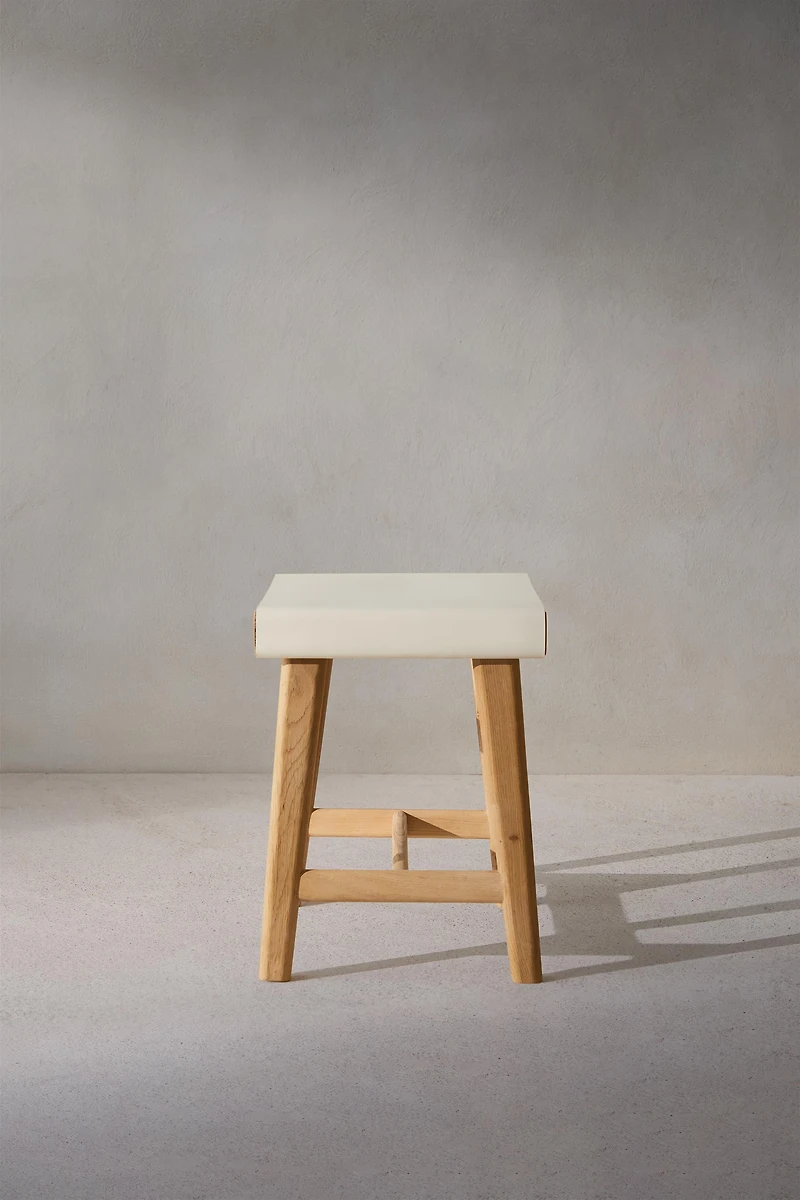 STOOL 01