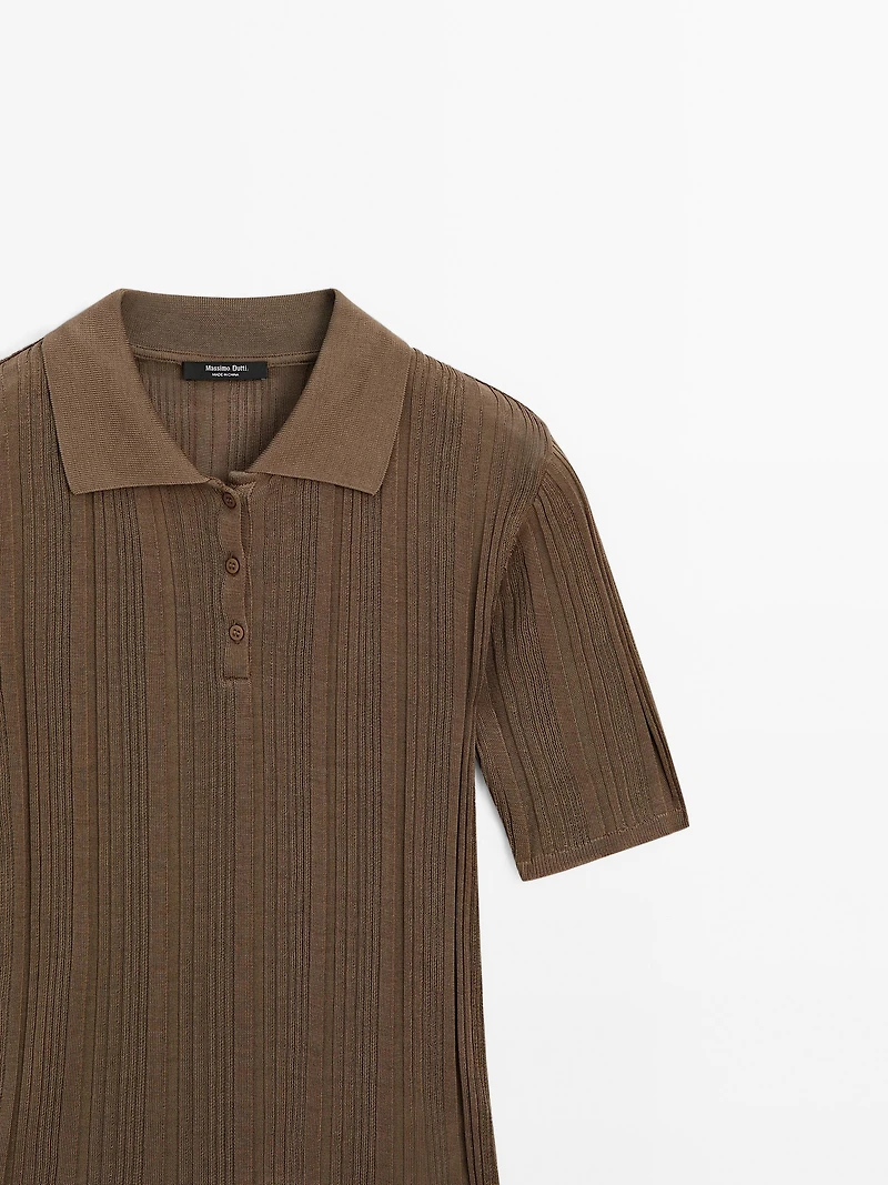 100% cotton polo shirt with ribbed detail