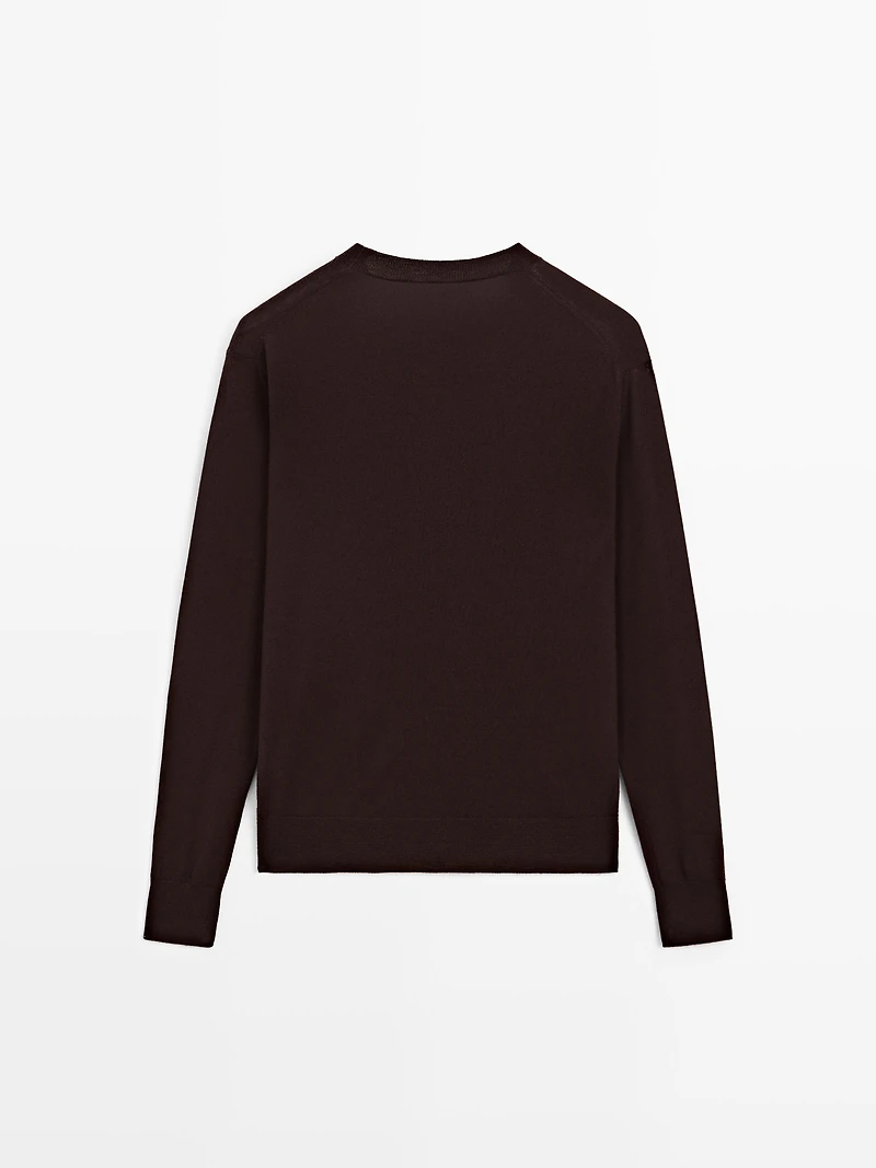 100% wool fine knit crew neck sweater