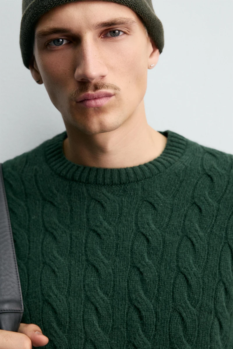 100% WOOL CABLE-KNIT JUMPER