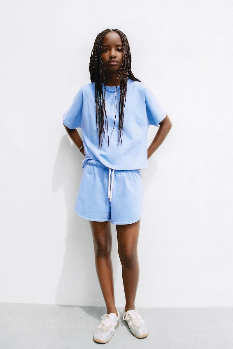 ENSEMBLE JOGGING T-SHIRT ET BERMUDA UNI