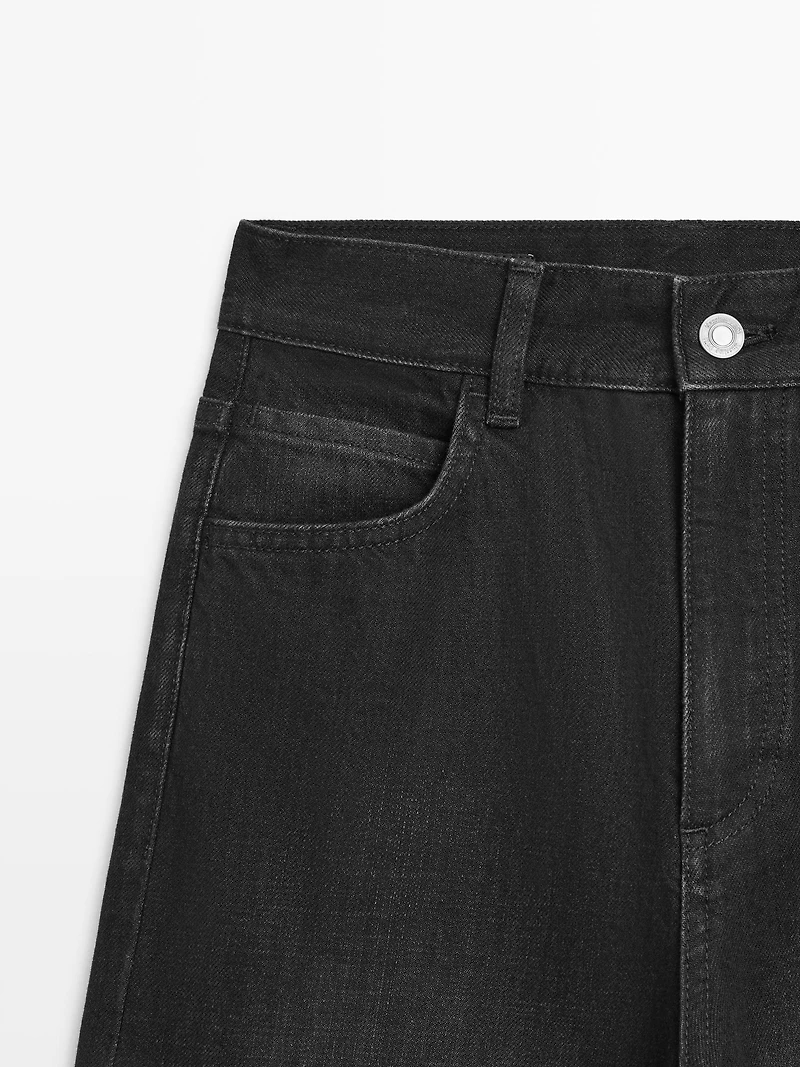Straight-leg high-waist jeans