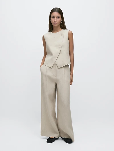 Linen capri trousers with darts