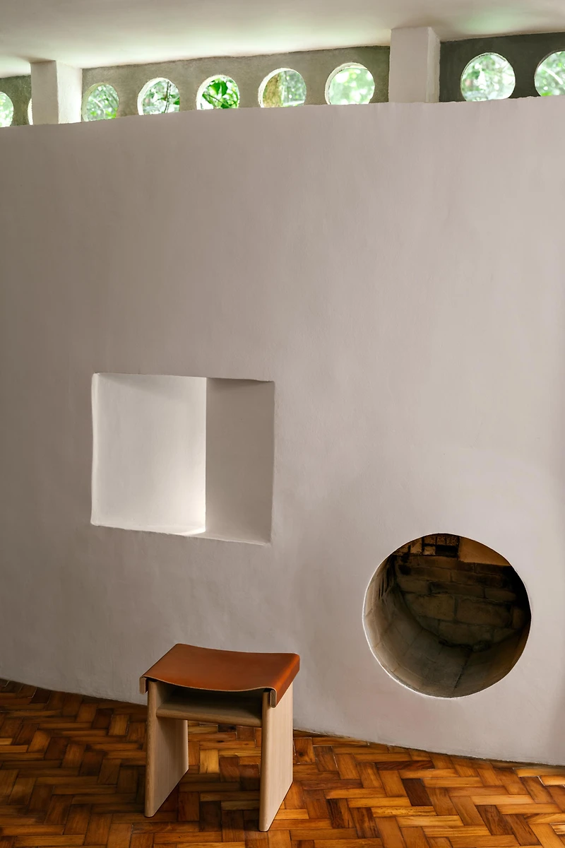 STOOL 02