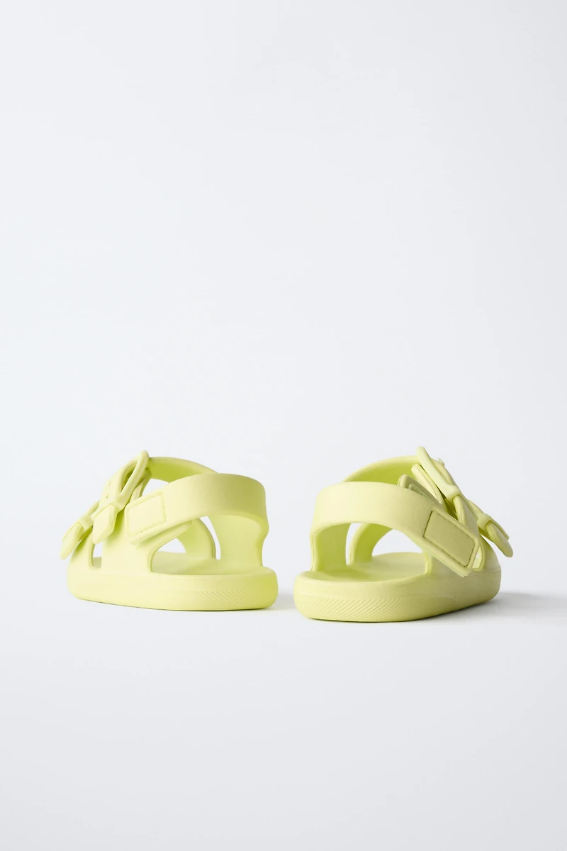 RUBBERIZED BUCKLED SANDALS
