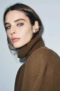 PACK OF 2 SPARKLY EAR CUFF EARRINGS