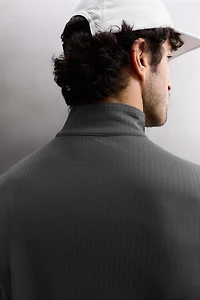 TECHNICAL QUARTER-ZIP SHIRT