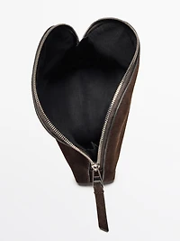Petite trousse de toilette en croûte cuir