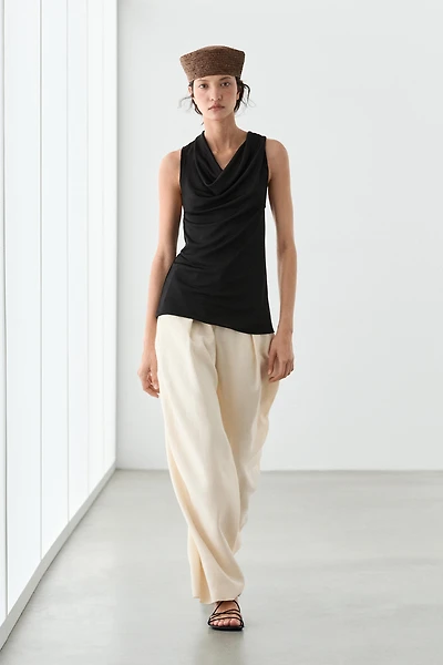Flowing top with knot detail