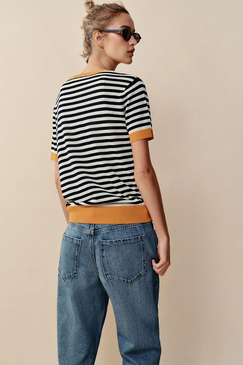 TOP EN MAILLE À RAYURES