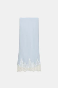 JUPE MI-LONGUE EN DENTELLE
