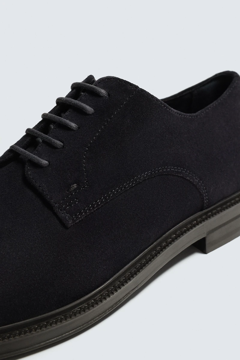 CHAUSSURES EN CUIR