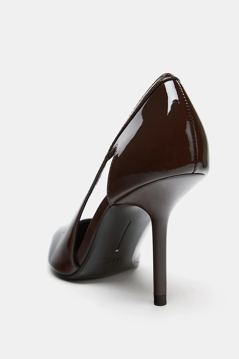 CHAUSSURES À TALONS OUVERTURES LATÉRALES