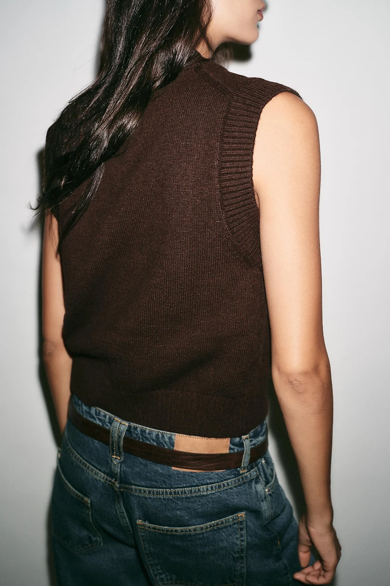 BASIC KNIT SWEATER VEST