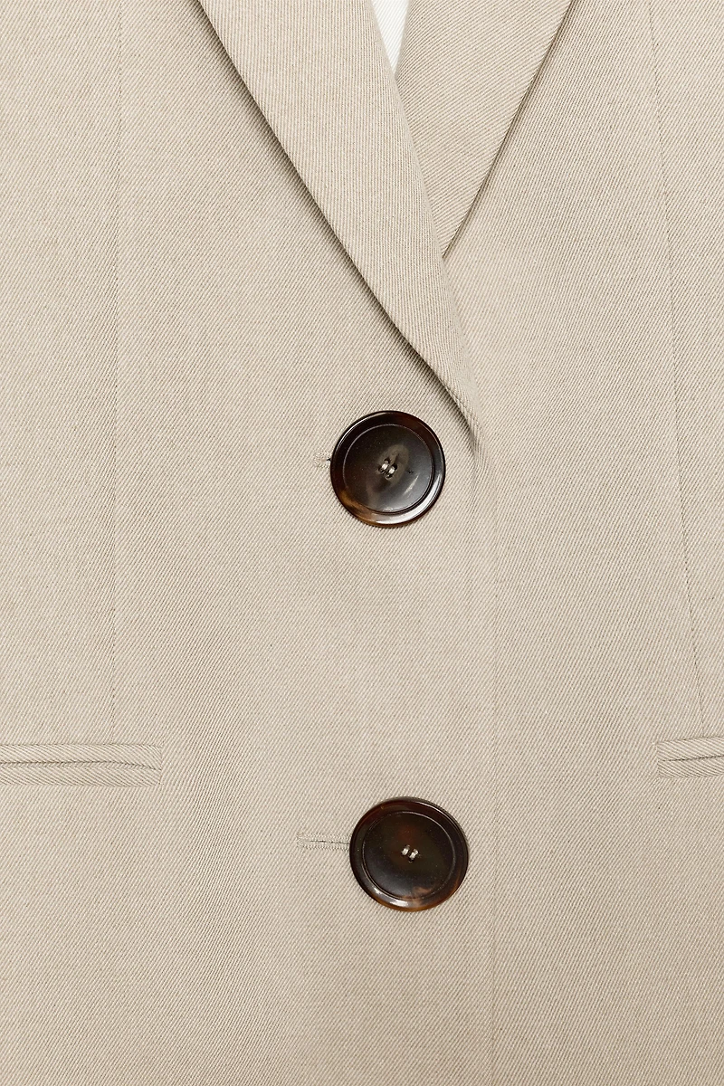 STRAIGHT CUT BLAZER WITH SHOULDER PADS AND TWO BUTTONS