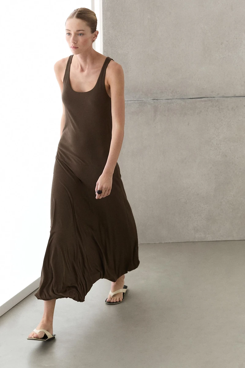Robe midi à détails bouffants