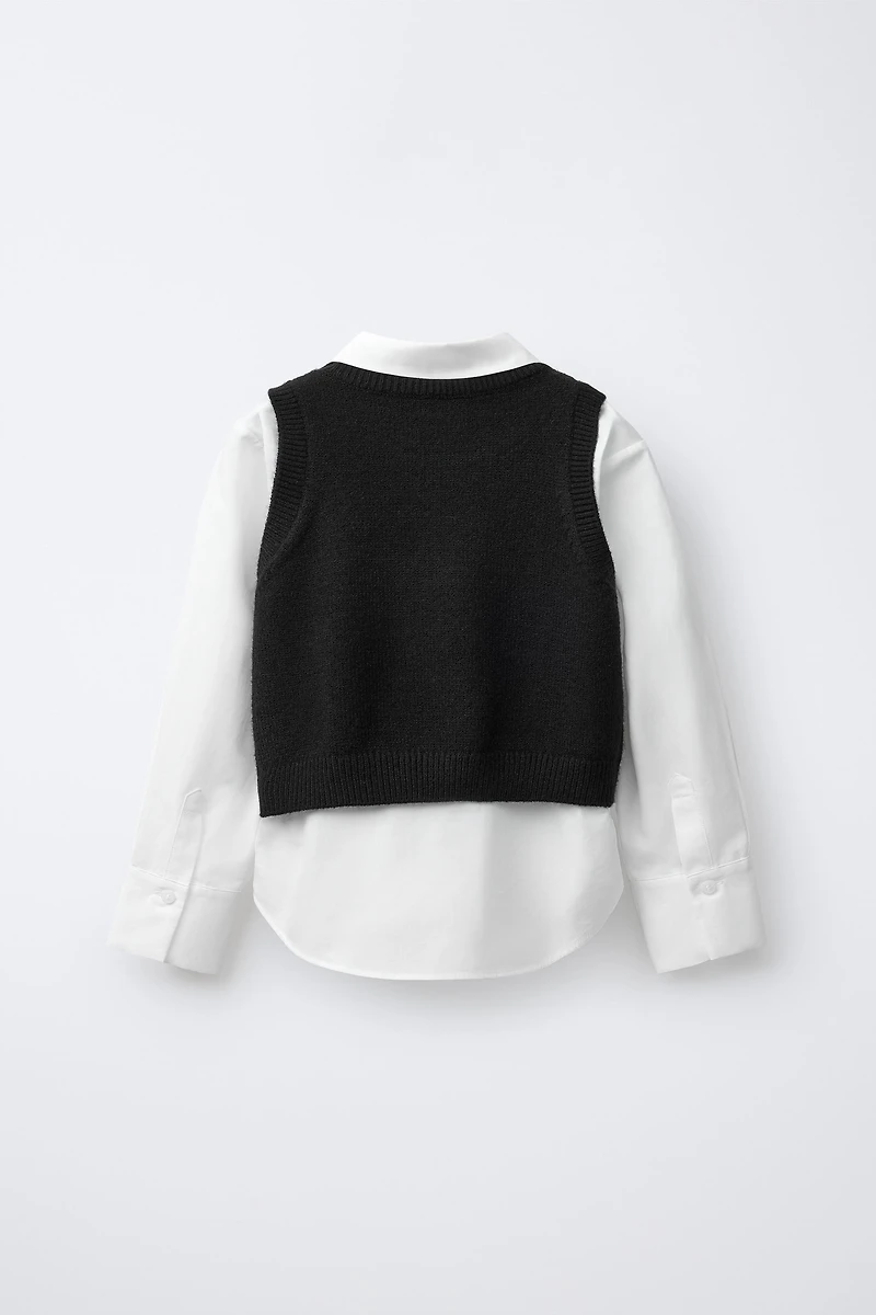 CHEMISE UNIE AVEC GILET EN MAILLE ET PERLES