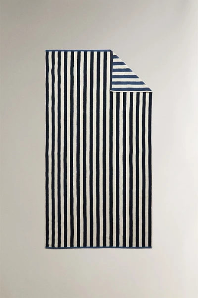 REVERSIBLE STRIPED BEACH TOWEL