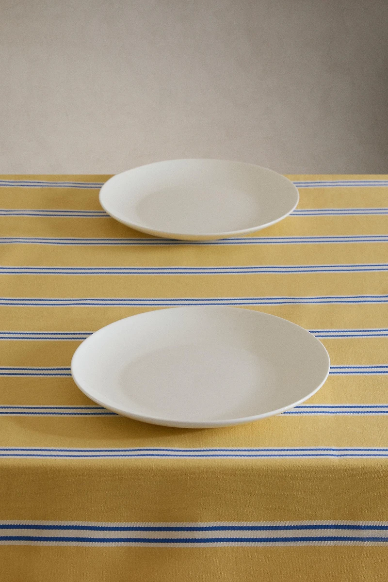 STRIPED PRINT TABLECLOTH