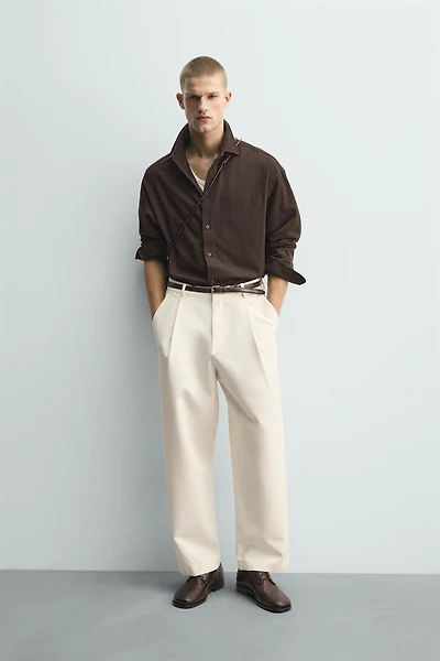 PANTALON COUPE DÉCONTRACTÉE À PLIS