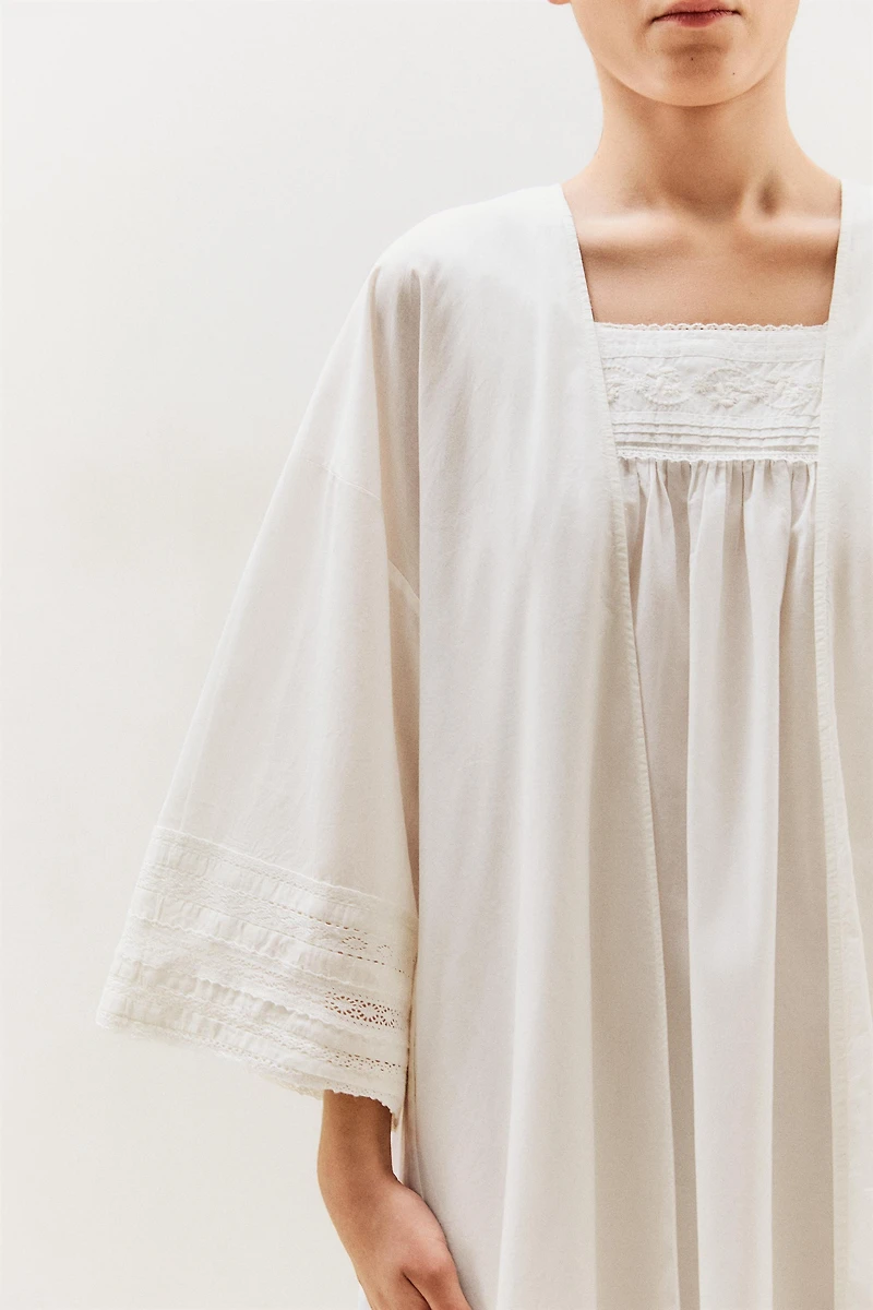 LACE ROBE