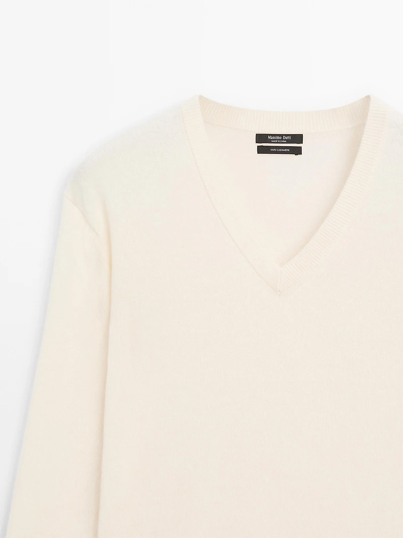 Knit 100% cashmere V-neck sweater