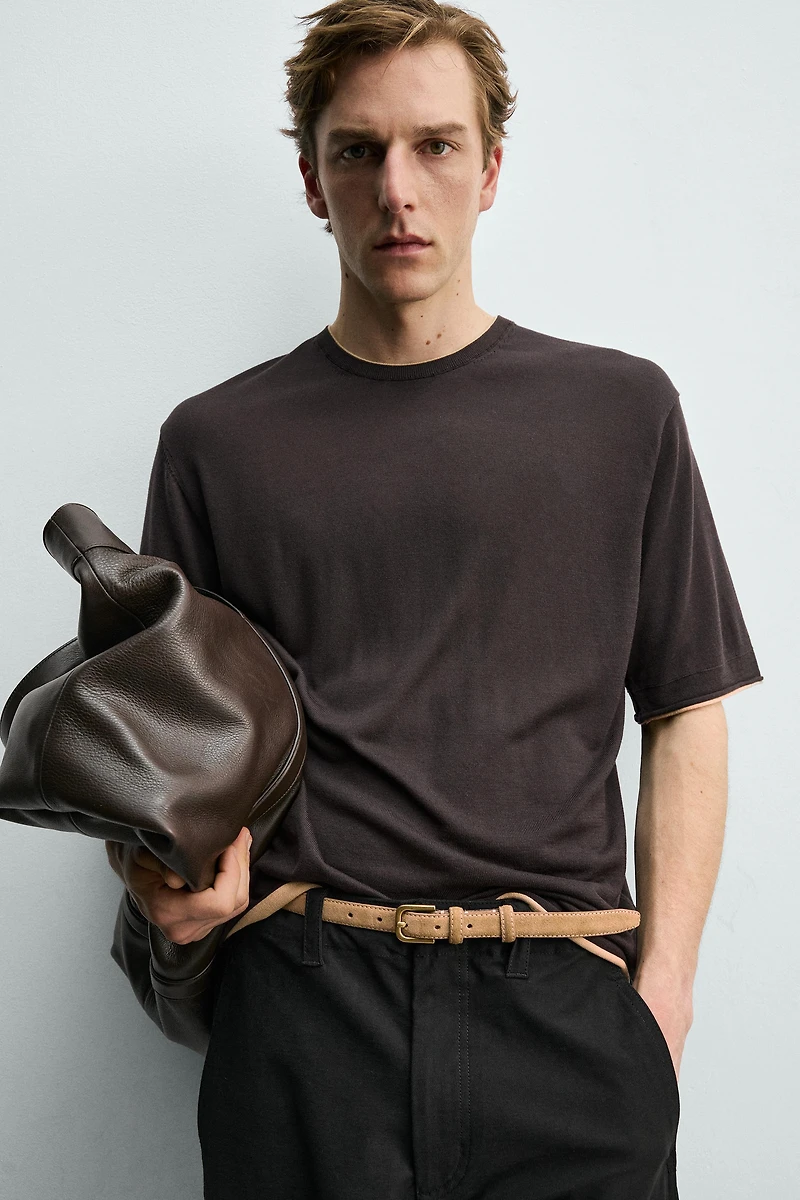T-SHIRT EN MAILLE FINITIONS CONTRASTÉES