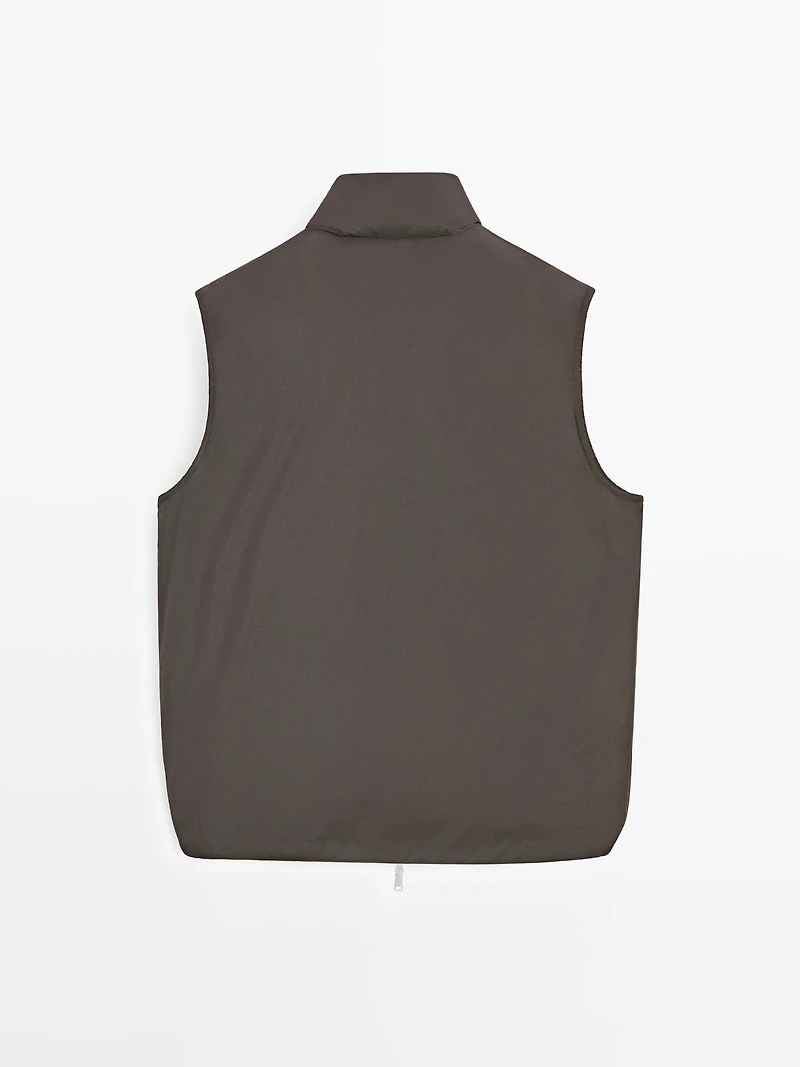 Water-repellent ultra lightweight down blend gilet