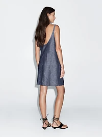 Short dress with low-cut back