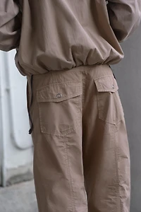PANTALON DROIT À PLIS