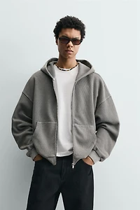 HOODIE WAFFLE DÉLAVÉ À CAPUCHE
