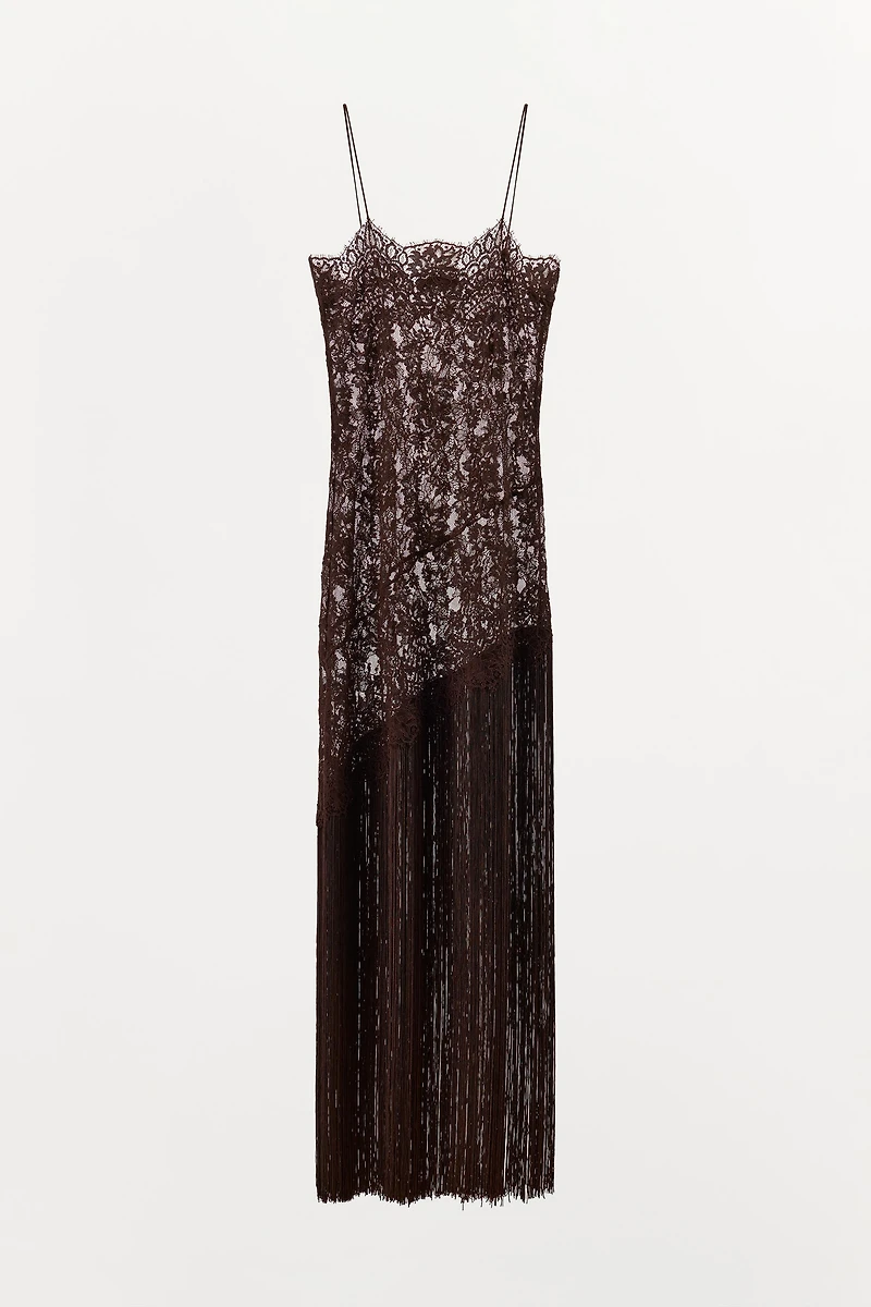 ROBE À BRETELLES EN DENTELLE ET FRANGES