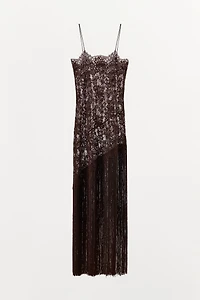 ROBE À BRETELLES EN DENTELLE ET FRANGES