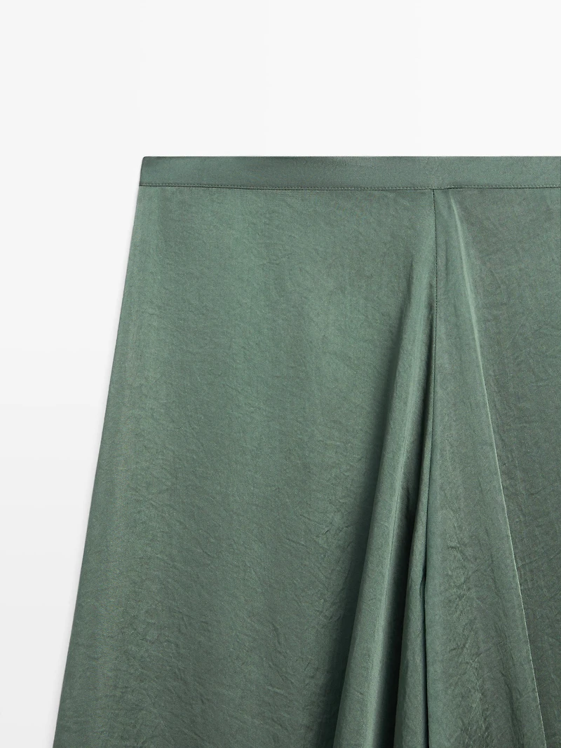 Flowing wide-leg trousers