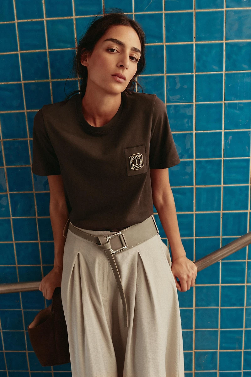 BROOCH T-SHIRT