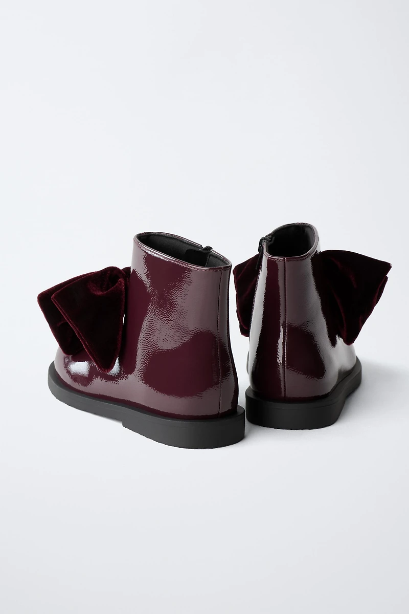 BOTTINES VERNIES AVEC NOEUD