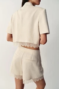 VESTE COURTE À BORDURE DENTELLE