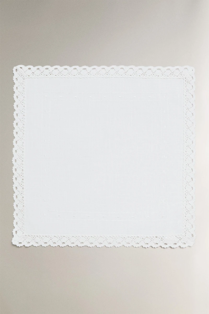 EMBROIDERED COTTON NAPKINS WITH LACE TRIM (PACK OF 2)