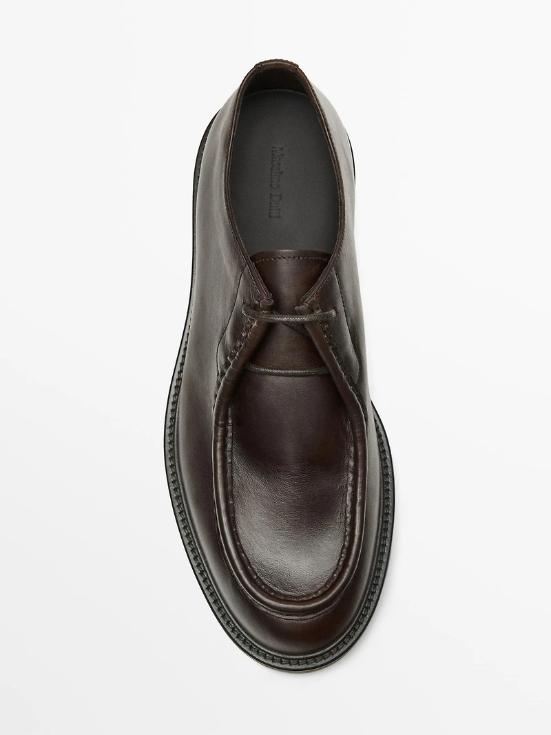 Chaussures en cuir avec broderie