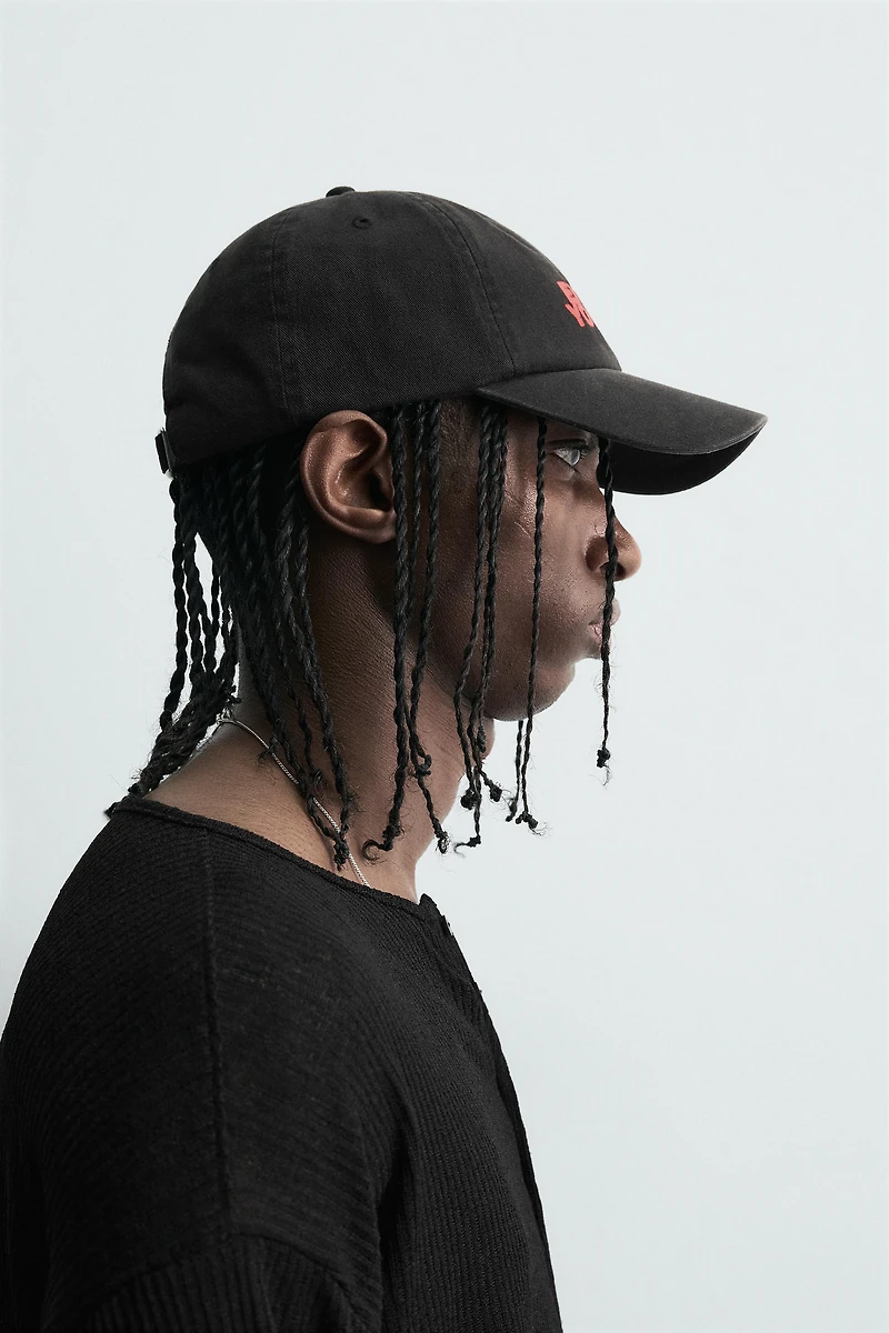 CASQUETTE DÉLAVÉE TEXTE IMPRIMÉ