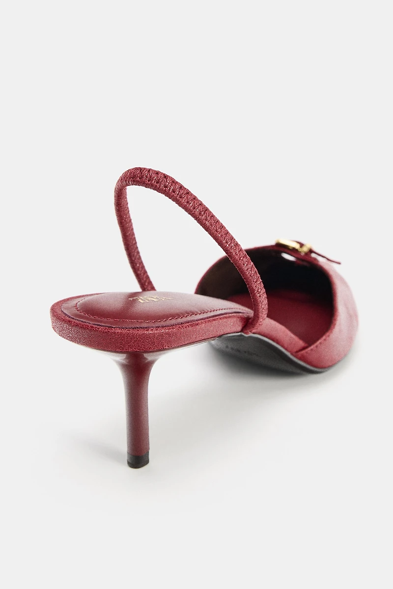 CHAUSSURES À TALONS OUVERTES L'ARRIÈRE AVEC BOUCLE