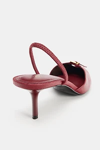 CHAUSSURES À TALONS OUVERTES L'ARRIÈRE AVEC BOUCLE