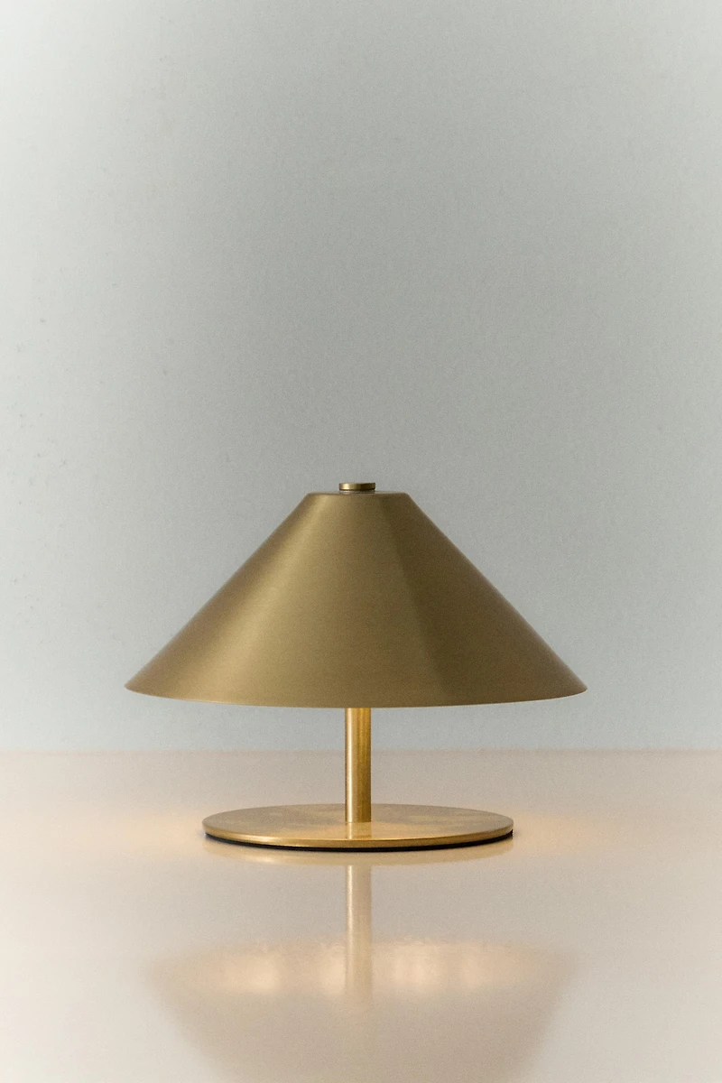CORDLESS IRON TABLE LAMP