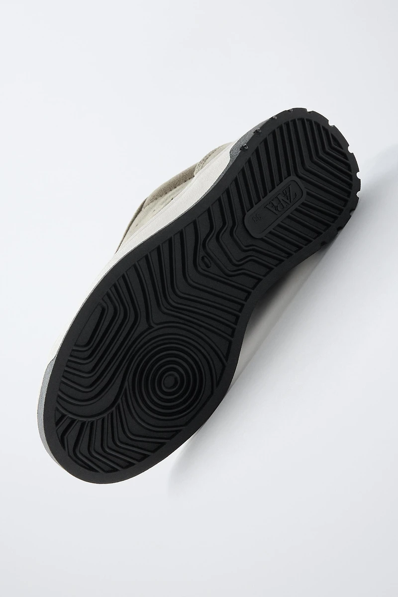 SKATER SNEAKERS